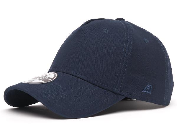 Темно-синяя кепка без логотипа