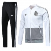 Футбольный костюм сборной Германии белый