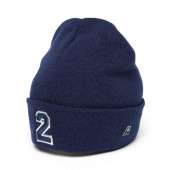 Синяя шапка с номером 2
